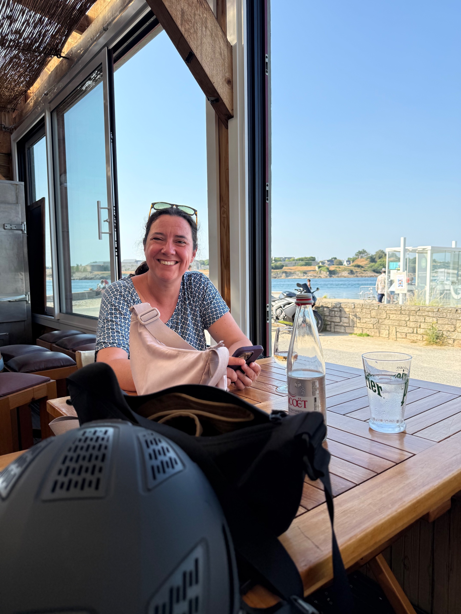 Sabine und ich im Bistro am Hafen