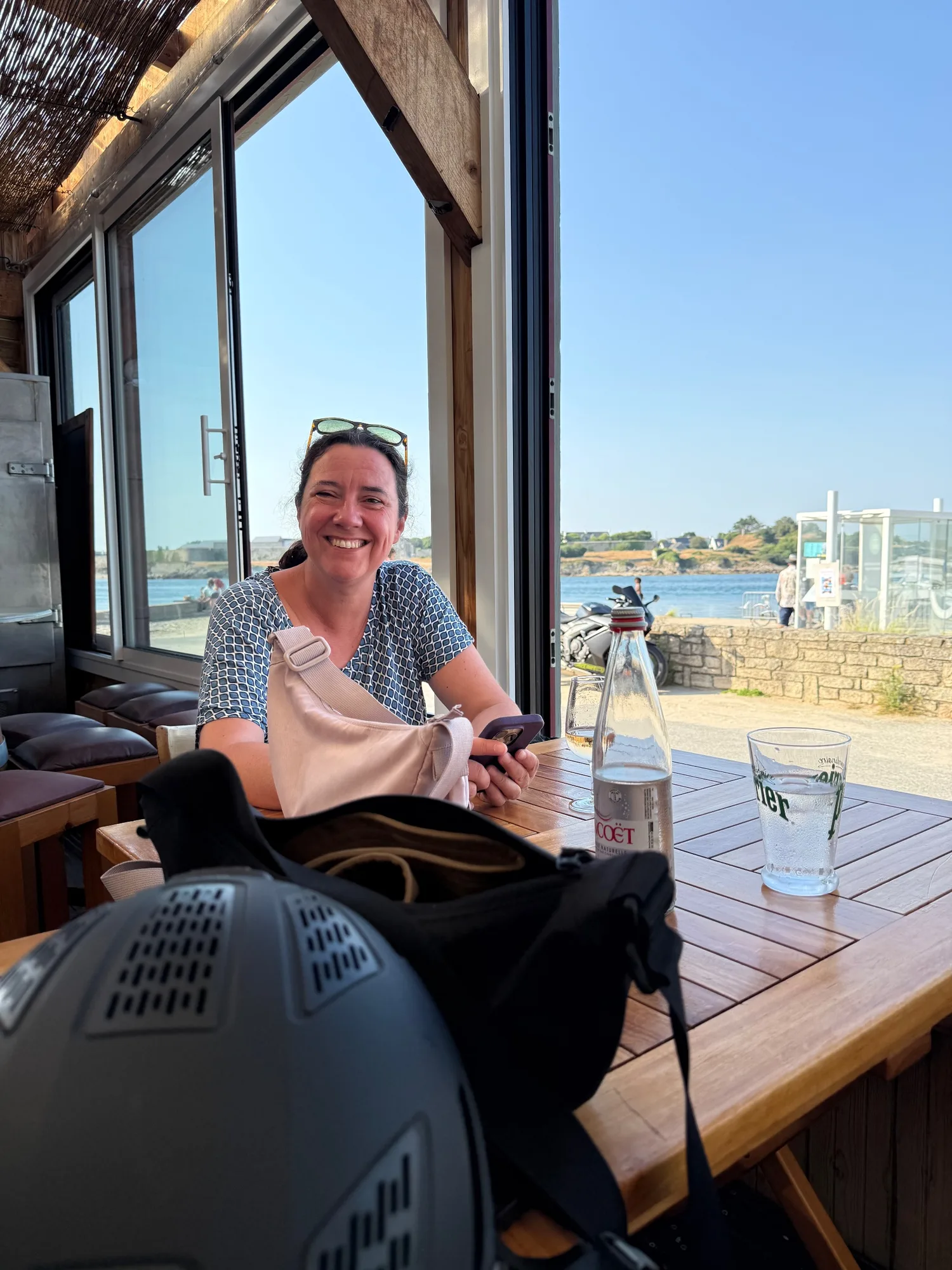 Sabine und ich im Bistro am Hafen